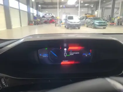 Photo 11 Peugeot 308  Electrique 54 kWh 156ch