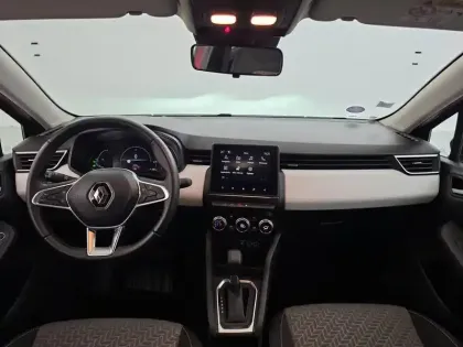 Photo 47 Renault Clio  E-Tech full hybrid 145