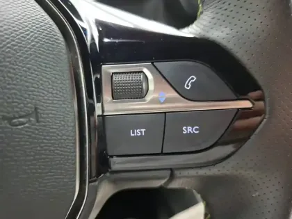 Photo 13 Peugeot 2008  Electrique 136 ch
