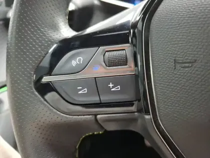 Photo 14 Peugeot 2008  Electrique 136 ch