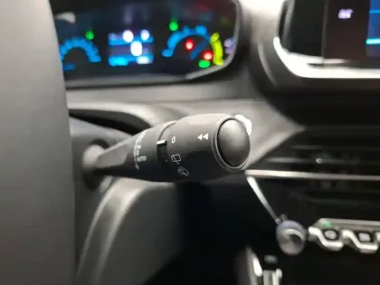 Photo 18 Peugeot 208  Electrique 50 kWh 136ch