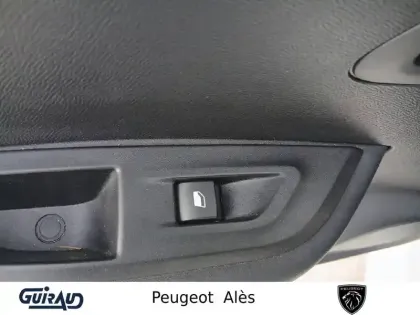 Photo 13 Peugeot 2008  PureTech 130 S&S BVM6
