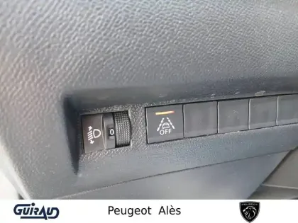 Photo 15 Peugeot 2008  PureTech 130 S&S BVM6