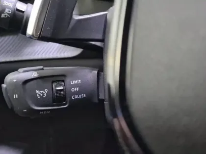 Photo 44 Peugeot 208  Hybrid 110 e-DCS6