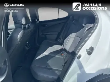 Photo 16 Lexus UX  250h 4WD