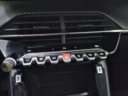 Photo 32 Peugeot 208  PureTech 75 S&S BVM5