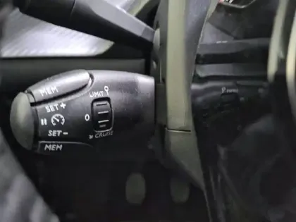 Photo 34 Peugeot 208  PureTech 75 S&S BVM5