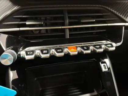 Photo 27 Peugeot 2008  PureTech 130 S&S EAT8