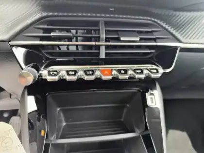 Photo 16 Peugeot 208  PureTech 100 S&S BVM6