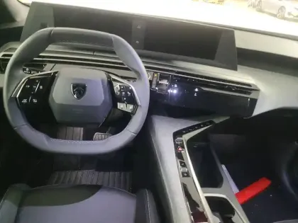 Photo 10 Peugeot 5008  Hybrid 145 ch e-DCS6