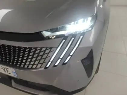 Photo 17 Peugeot 5008  Hybrid 145 ch e-DCS6