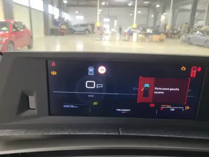 Photo 11 Peugeot 5008  Hybrid 145 ch e-DCS6