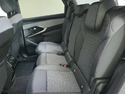 Photo 30 Peugeot 5008  Hybrid 145 ch e-DCS6