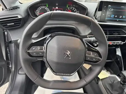 Photo 15 Peugeot 208  PureTech 100 S&S BVM6