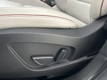 Photo 18 Renault Captur 1.3 154 ch Initiale Paris Camé