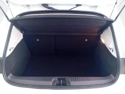 Photo 8 Renault Clio  1.6 E-Tech hybride 140ch Zen -21N