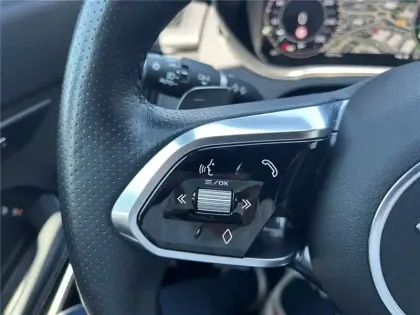 Photo 8 Jaguar E-Pace P300E CH PHEV AWD BVA
