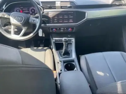 Photo 9 Audi Q3 35 TFSI 150 ch Design