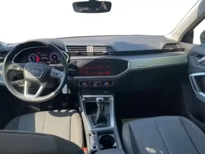 Photo 7 Audi Q3 35 TFSI 150 ch Design