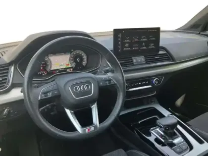 Photo 8 Audi Q5 50 TFSIe 299 S tronic 7 Quattro Black Edition