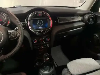 Photo 9 Mini Mini F55 LCI Hatch 5 Portes Cooper 136 ch BVA7 Edition Greenwich