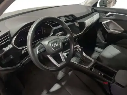 Photo 8 Audi Q3 35 TFSI 150 ch S tronic 7 Design