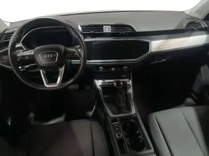 Photo 7 Audi Q3 35 TFSI 150 ch S tronic 7 Design
