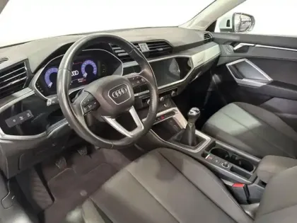 Photo 8 Audi Q3 35 TFSI 150 ch Design