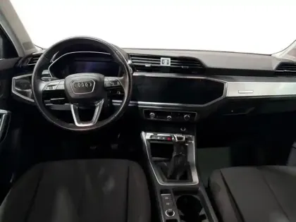 Photo 7 Audi Q3 35 TFSI 150 ch Design