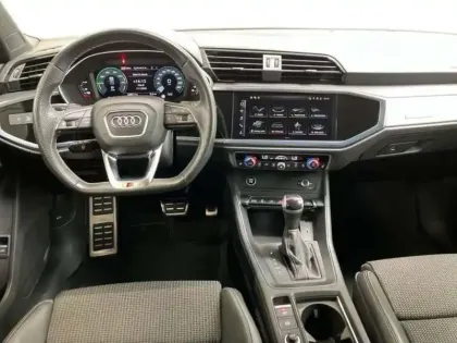 Photo 7 Audi Q3 45 TFSIe 245 ch S tronic 6 S line