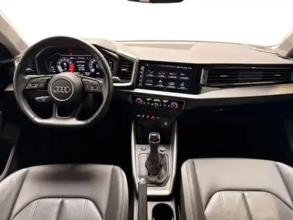 Photo 7 Audi A1 30 TFSI 110 ch S tronic 7 Design Luxe