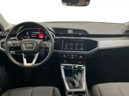Photo 7 Audi Q3 35 TFSI 150 ch S tronic 7 Design