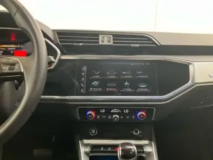 Photo 9 Audi Q3 35 TFSI 150 ch S tronic 7 Design