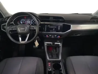 Photo 7 Audi Q3 35 TFSI 150 ch S tronic 7 Design