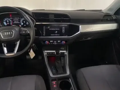 Photo 9 Audi Q3 35 TFSI 150 ch S tronic 7 Design