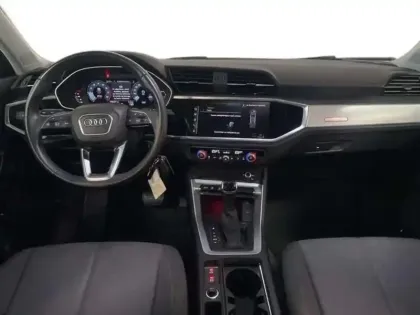 Photo 17 Audi Q3 35 TFSI 150 ch S tronic 7 Design