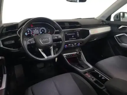 Photo 8 Audi Q3 35 TFSI 150 ch S tronic 7 Design