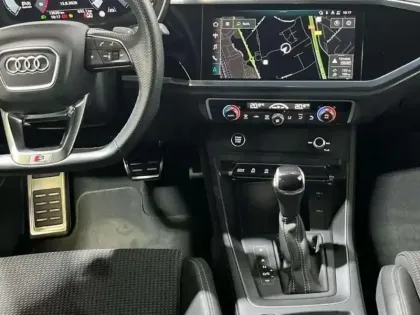 Photo 9 Audi Q3 35 TFSI 150 ch S tronic 7 S line