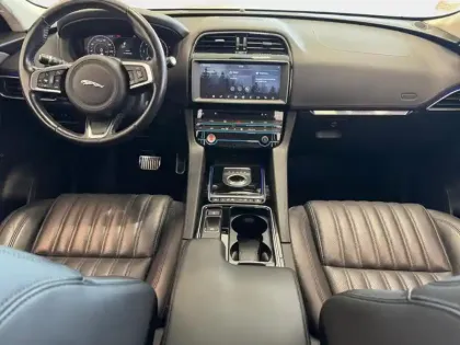 Photo 12 Jaguar F-Pace  V6 3.0D 300ch Portfolio 4x4 BVA8