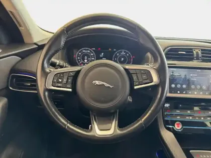 Photo 14 Jaguar F-Pace  V6 3.0D 300ch Portfolio 4x4 BVA8