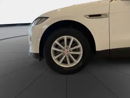 Photo 10 Jaguar F-Pace  V6 3.0D 300ch Portfolio 4x4 BVA8