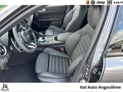 Photo 8 Alfa Romeo Giulia  2.2 Diesel 160ch Veloce AT8 Pack Performance