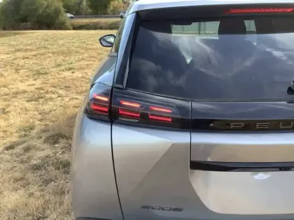 Photo 16 Peugeot 2008  Hybrid 110 e-DCS6
