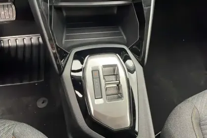 Photo 40 Peugeot 208  Hybrid 110 ch e-DCS6