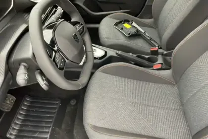 Photo 36 Peugeot 208  Hybrid 110 ch e-DCS6