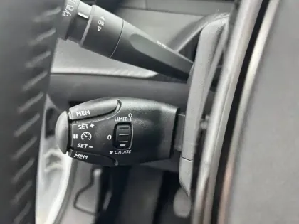 Photo 19 Peugeot 208  PureTech 75 S&S BVM5