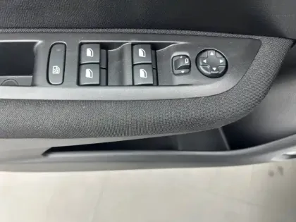 Photo 14 Peugeot 208  PureTech 75 S&S BVM5