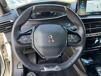 Photo 8 Peugeot 2008  Electrique 136 ch