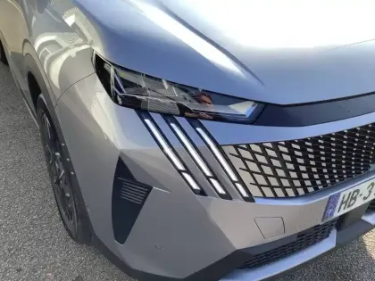 Photo 15 Peugeot 5008  Hybrid 136 e-DCS6