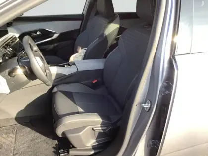 Photo 10 Peugeot 5008  Hybrid 136 e-DCS6
